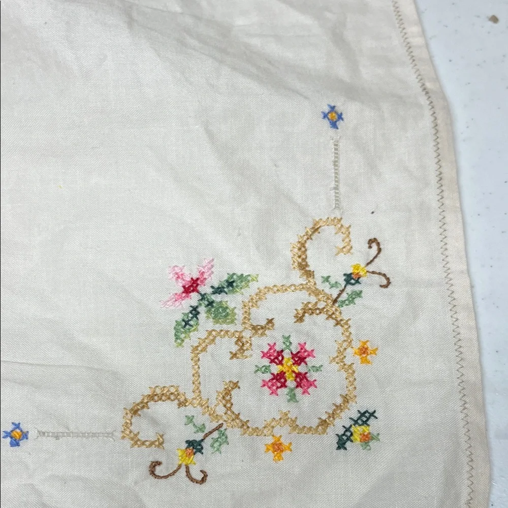 Vintage Italian Embroidered Tablecloth with 6 Matching Floral Napkins